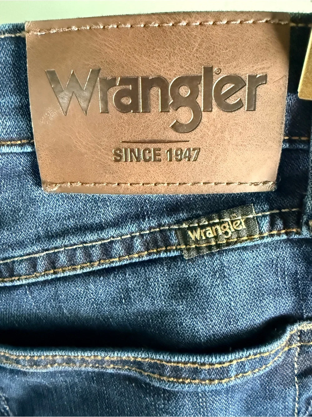 Wrangler Men's Dark Blue Straight Leg Jeans Athletic Fit
